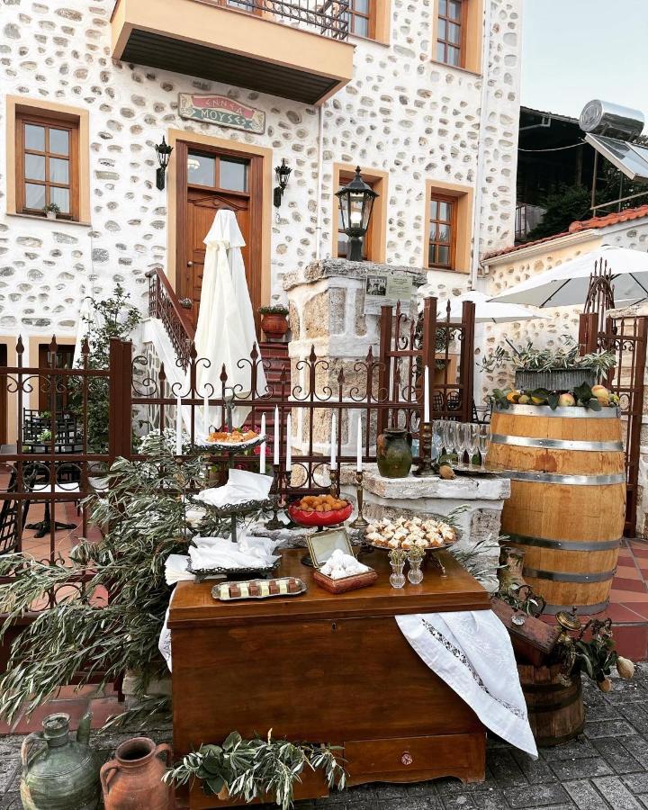 Εννεα Μουσεσ Παραδοσιακός Ξενώνας Velventós Esterno foto