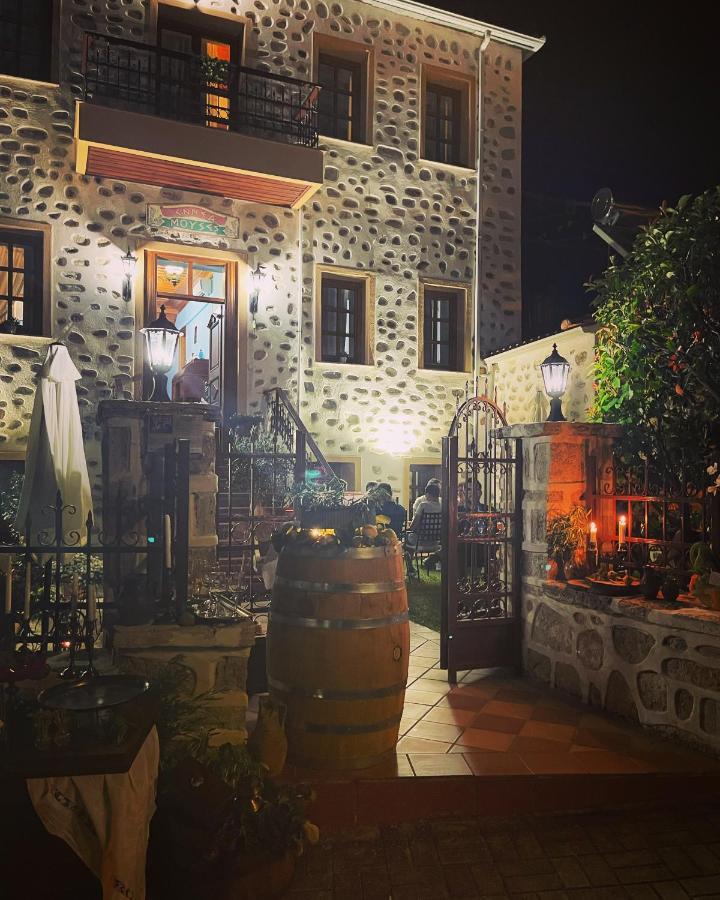 Εννεα Μουσεσ Παραδοσιακός Ξενώνας Velventós Esterno foto